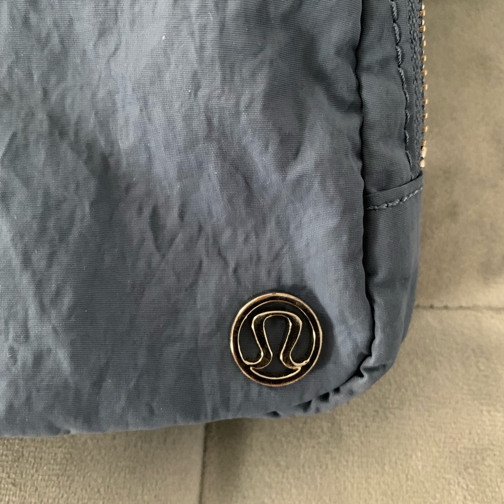 NWT ORIGINAL OG Lululemon Everywere Belt Bag Code Blue - Picture 3 of 16